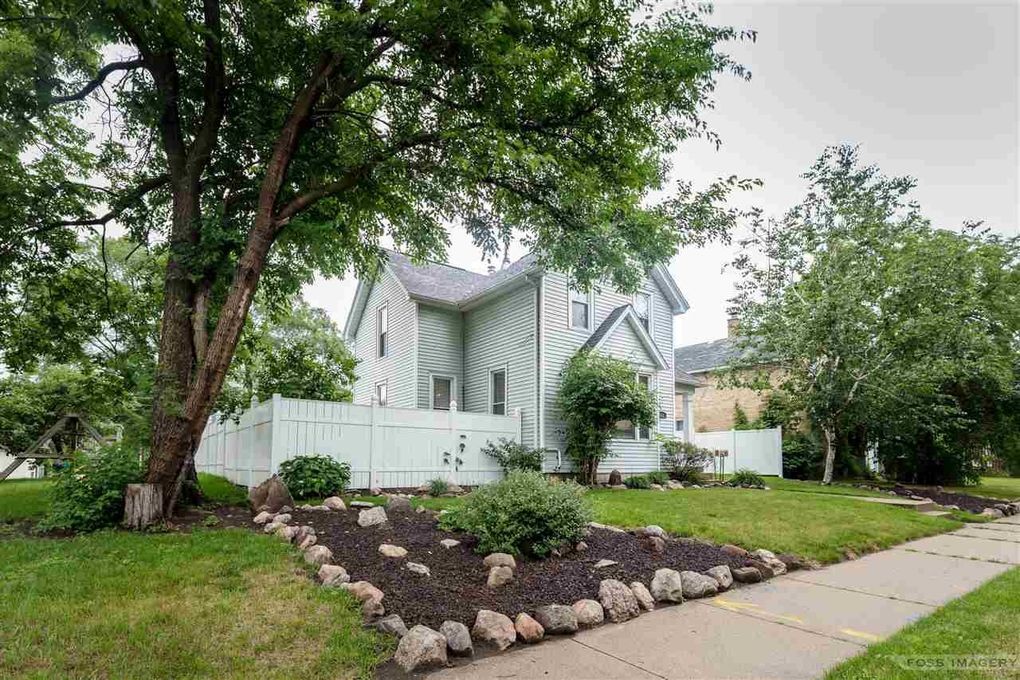 513 W Cook St, Portage, WI 53901 House Rental in Portage, WI