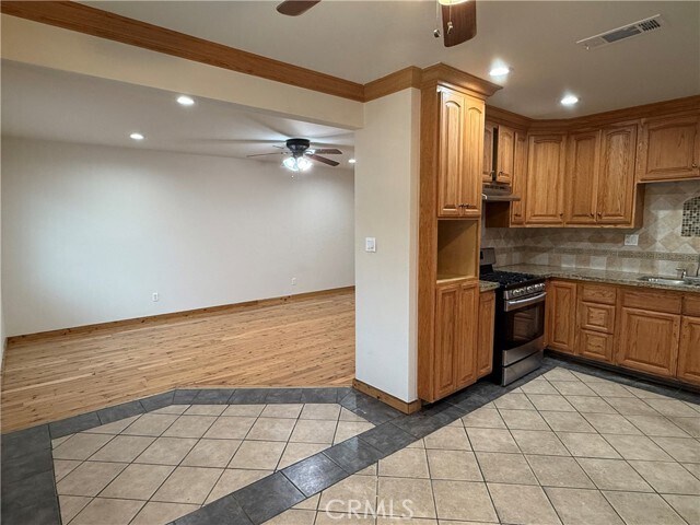 Primary Photo - 7881 Claybeck Ave