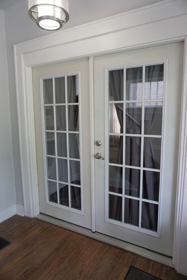 Foto del edificio - 2 BED 1 BATH DUPLEX MESTA PARK