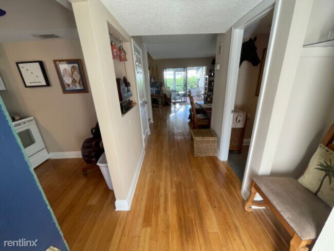 Building Photo - 2 br, 1.5 bath House - 4214 Harbor House Dr