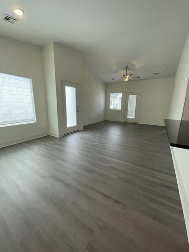 Building Photo - 5215-5217 Chase Cir