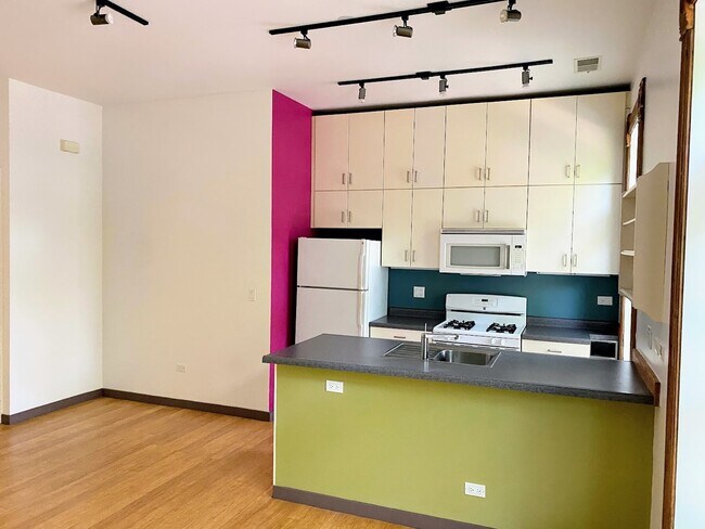 Foto del edificio - 842 N Wolcott Ave
