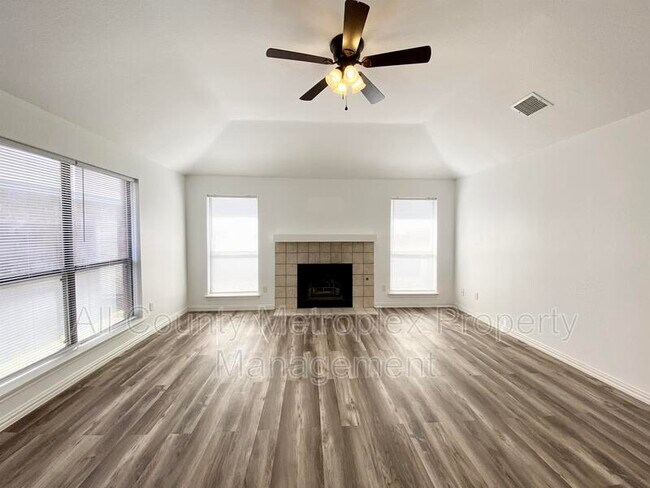 Building Photo - 1332 Sheila Dr