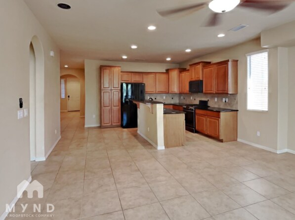 Building Photo - 5647 W Huntington Dr