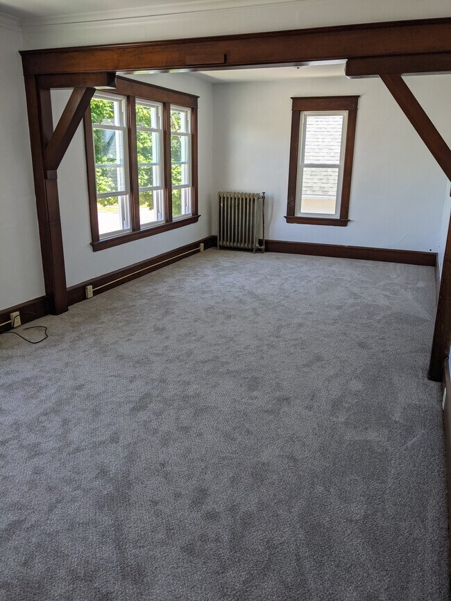 Living room - 905 Swift Ave