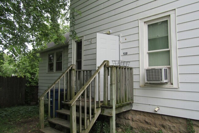 Foto del edificio - 548-550 Bowen St.