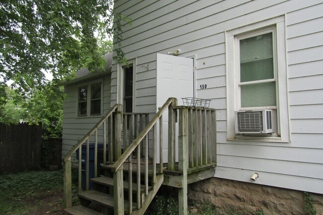 Building Photo - 548-550 Bowen St.