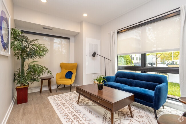 1BR, 1BA - 588SF - Livingroom - Digs on Park Ave Apartments