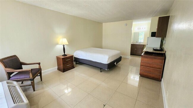 Foto del edificio - 7900 S Orange Blossom Trail