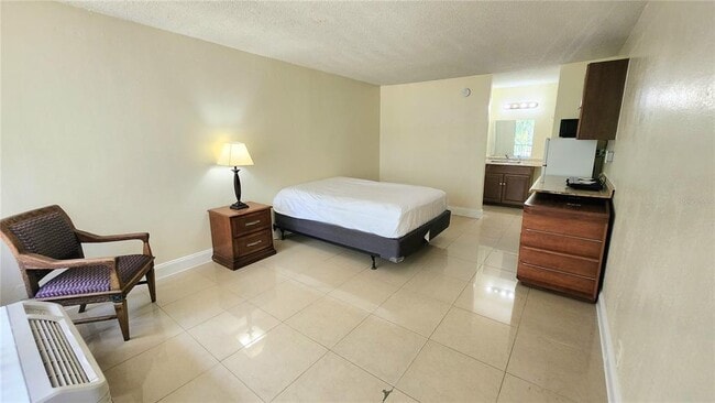Building Photo - 7900 S Orange Blossom Trail