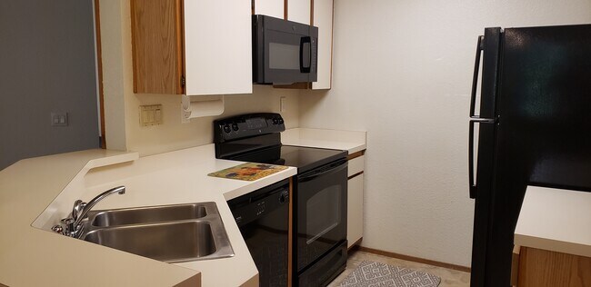 Kitchen stove & microwave - 9725 Mesa Springs Way