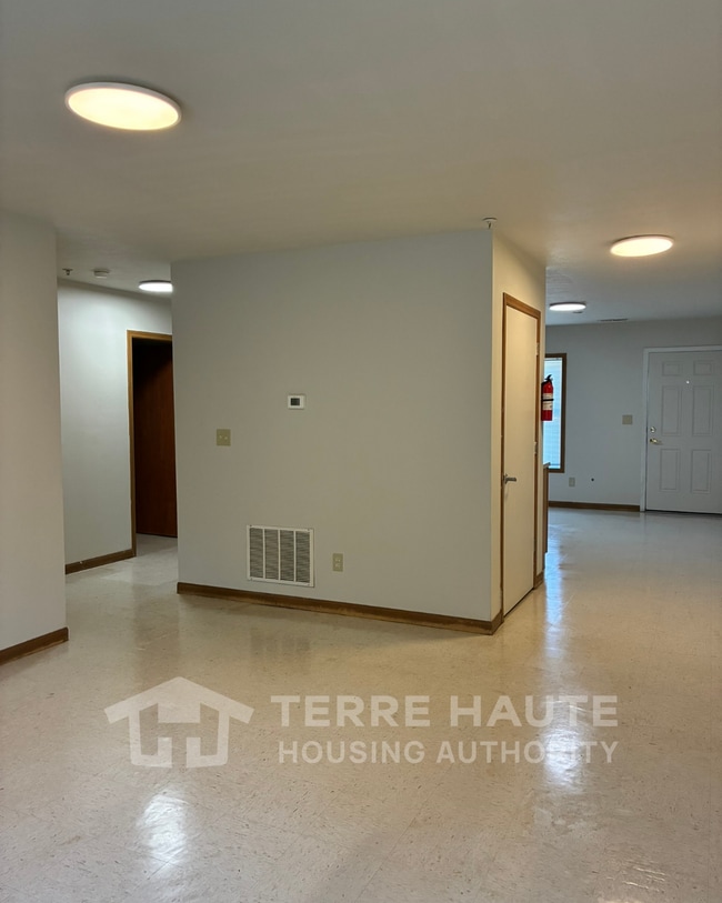Building Photo - 275 N 18th St