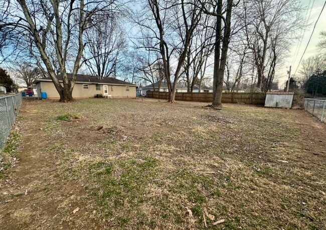 Foto del edificio - 717 Hillcrest Ave