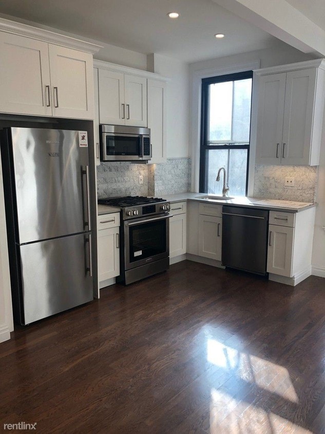 Primary Photo - 2 br, 2 bath Apartment - 146 W 72nd St