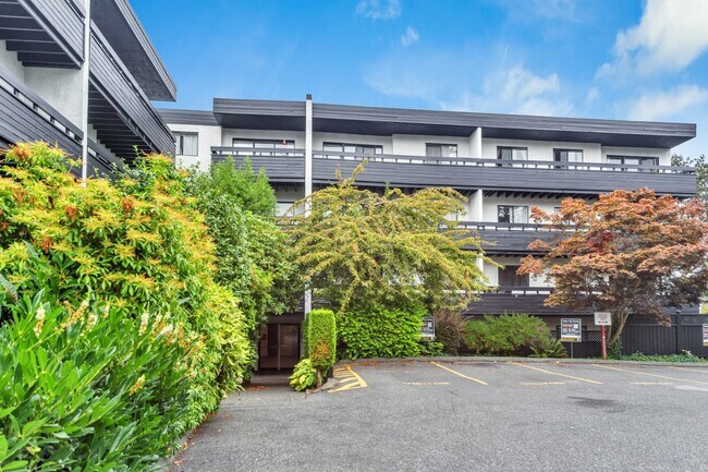 Photo du bâtiment - 1002 McKenzie Avenue