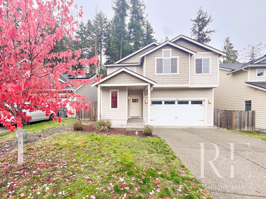 Foto principal - Spacious East Bremerton Home with Vaulted ...