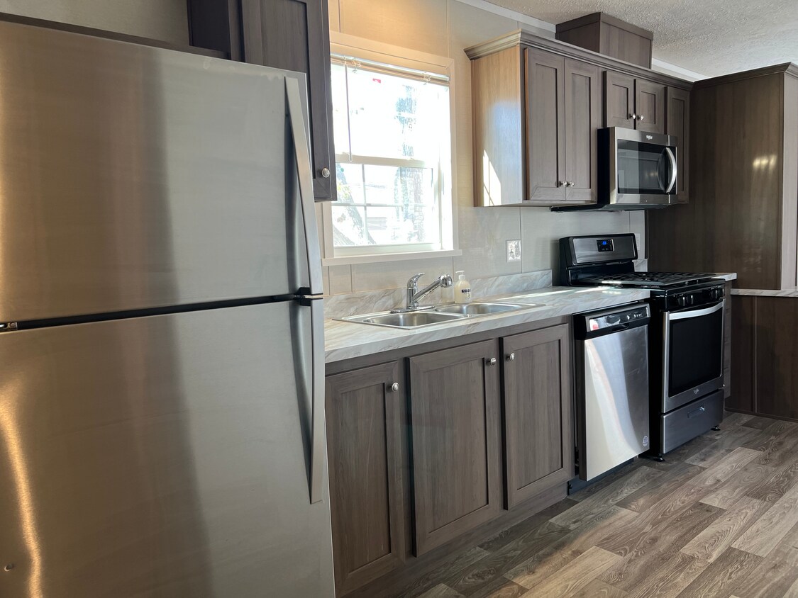 Foto principal - 2490 E Birch Dr