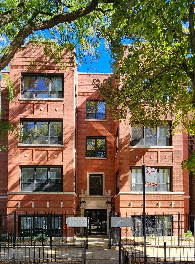 Primary Photo - 2647 N Washtenaw Ave