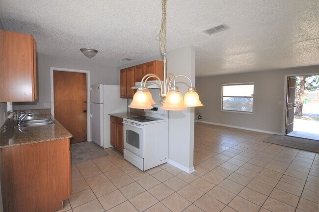 Building Photo - Remodeled 3/2 with huge yard in Sandalwood