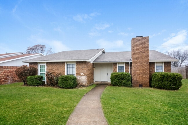 Building Photo - 7439 Oakmore Dr