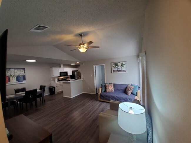 Building Photo - 12401 Alderbrook Dr