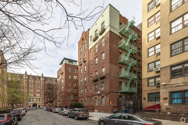 Alternate view 2 - 49 E 19th St
