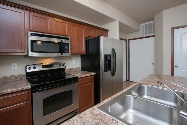 Kitchen - 1848 W Benton St