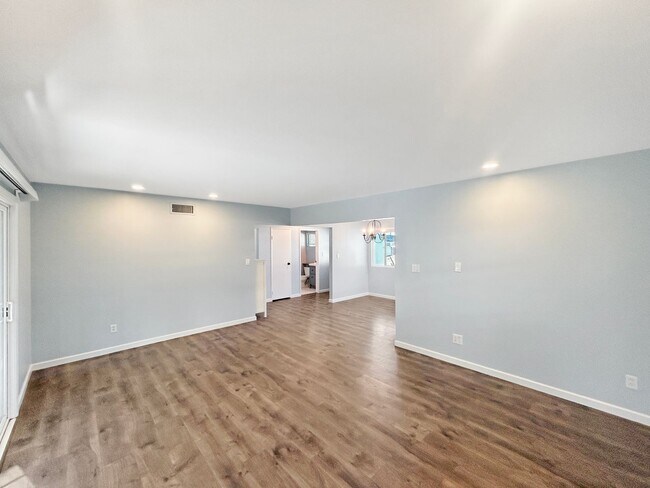 Foto del edificio - Stunning 3BD/1.5 BA W/ Attached Garage & P...
