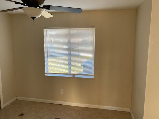 Foto del edificio - 3809-3811 SW 8th Ct