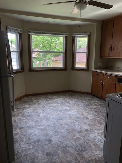 Building Photo - 4934 W. Vienna Avenue - 2 Bedroom Upper