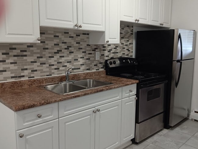 Building Photo - 1 Bedroom Suite available