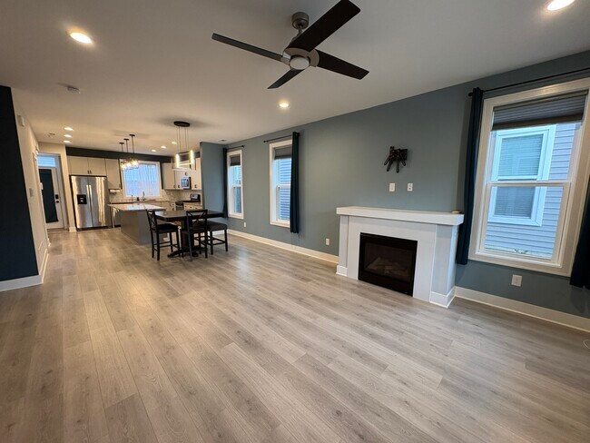 Foto del edificio - 1242 N Grant Ave