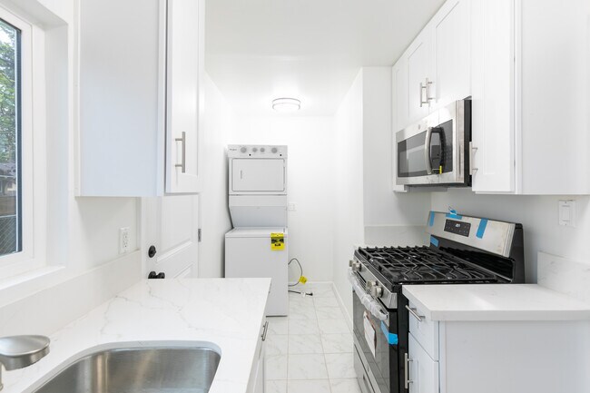 Building Photo - 2632 Arvia St Los Angeles, CA 90065