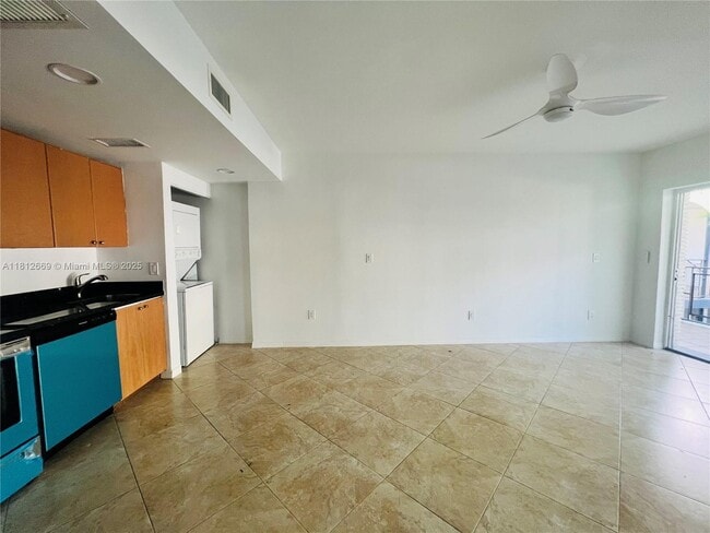 Building Photo - 946 Bay Dr