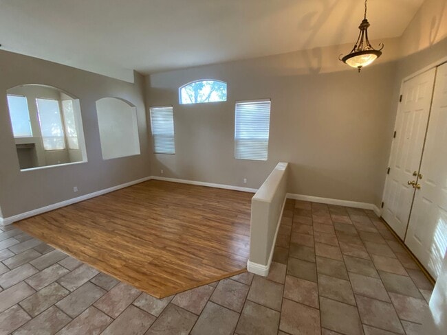 Foto del edificio - Beautiful 4 bed/ 3 bath house located in Summerlin