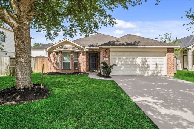 Foto del edificio - 305 Golden Oak Dr