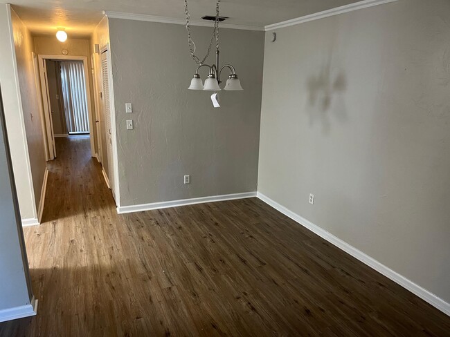 Foto del edificio - 2077 Hanover Ct