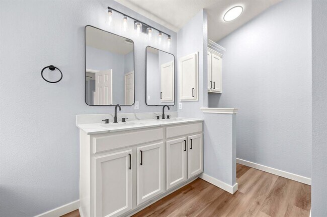Foto del edificio - 3321 Winding River Trail