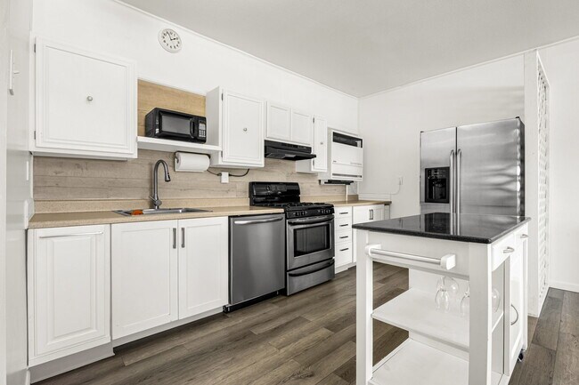 Foto del edificio - 5750 Whipshaw Rd