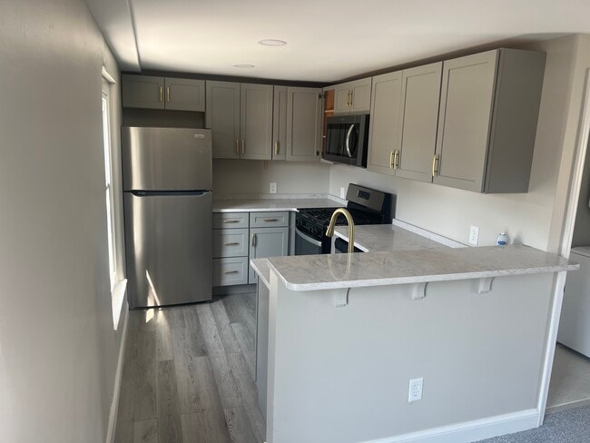 Building Photo - 31 N Main St