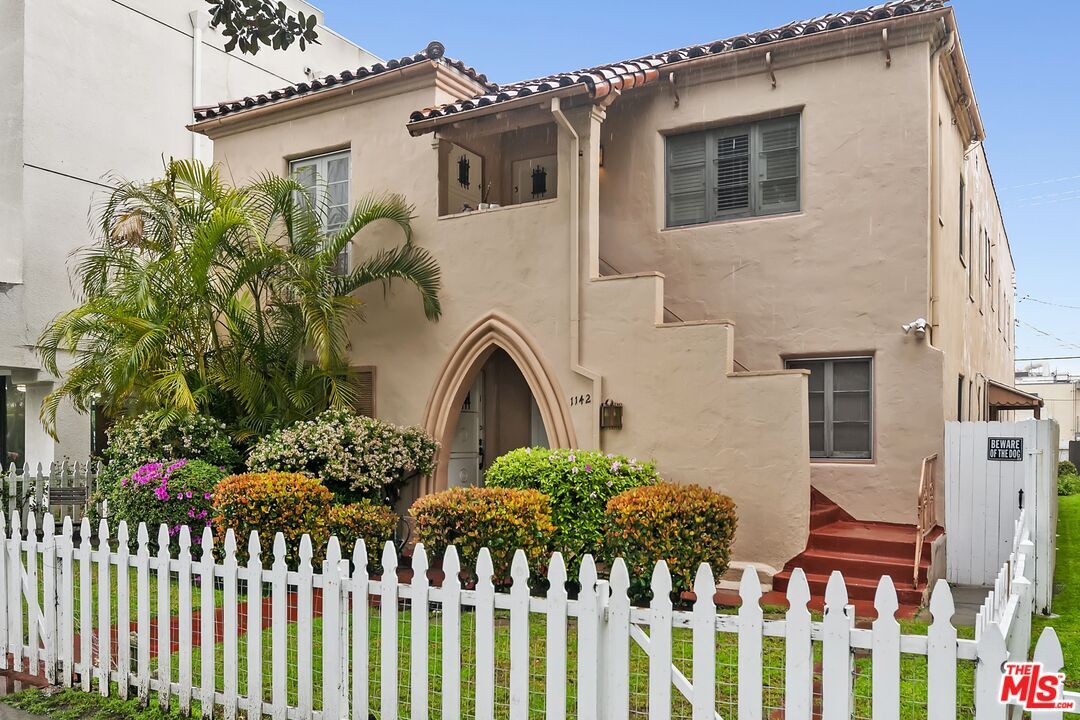 1142 S Clark Dr Unit 4, Los Angeles, CA 90035 Apartment for Rent in