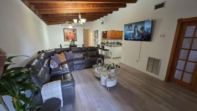 Foto del edificio - 6924 SW 114th Pl