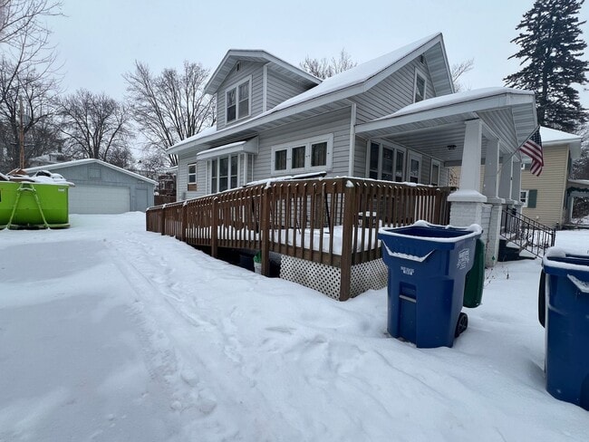 Foto del edificio - Click the “Apply Now” button or email wapmrentals@gmail.com for a prompt response.