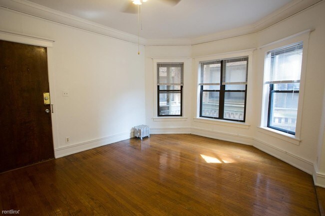 Building Photo - 5480 S Hyde Park Blvd