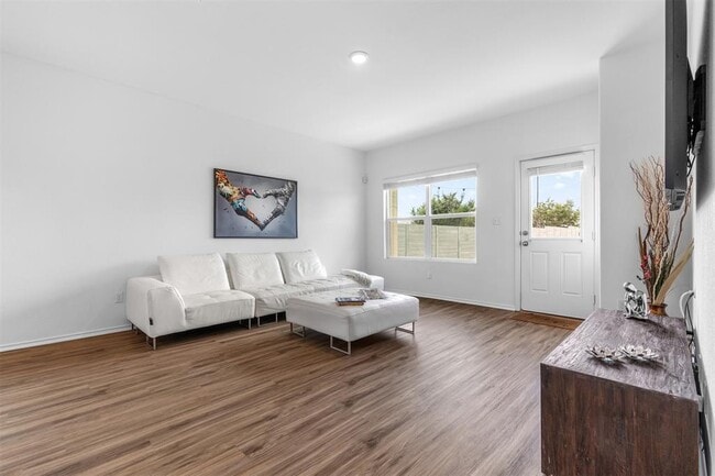 Building Photo - 432 Wolf Springs Rd