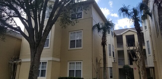 Foto del edificio - 404 Summit Ridge Pl