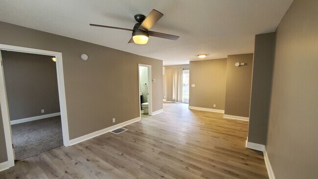 Building Photo - 2215 Holdrege St
