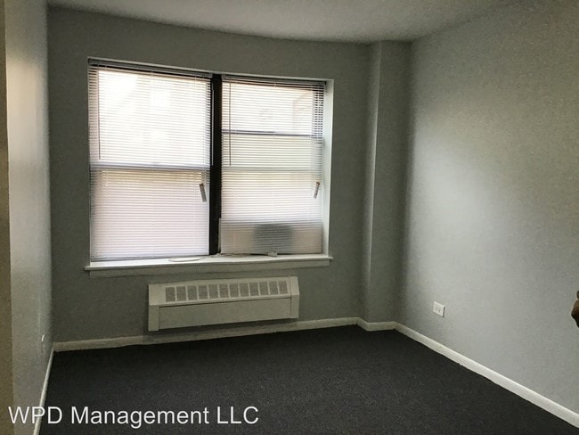 Building Photo - 7836 S South Shore Dr