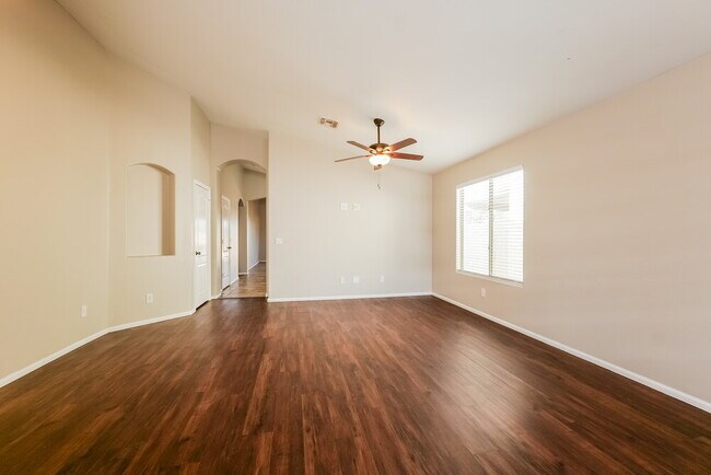 Foto del edificio - 1649 E Leslie Ave