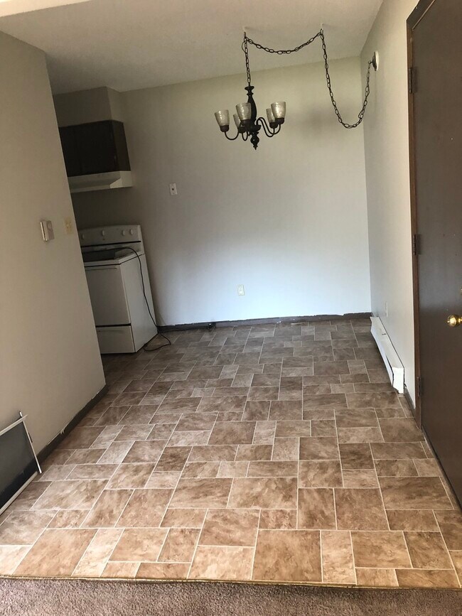 502 Bellarmine Dr E Unit 4, Joliet, IL 60436 Apartments in Joliet, IL